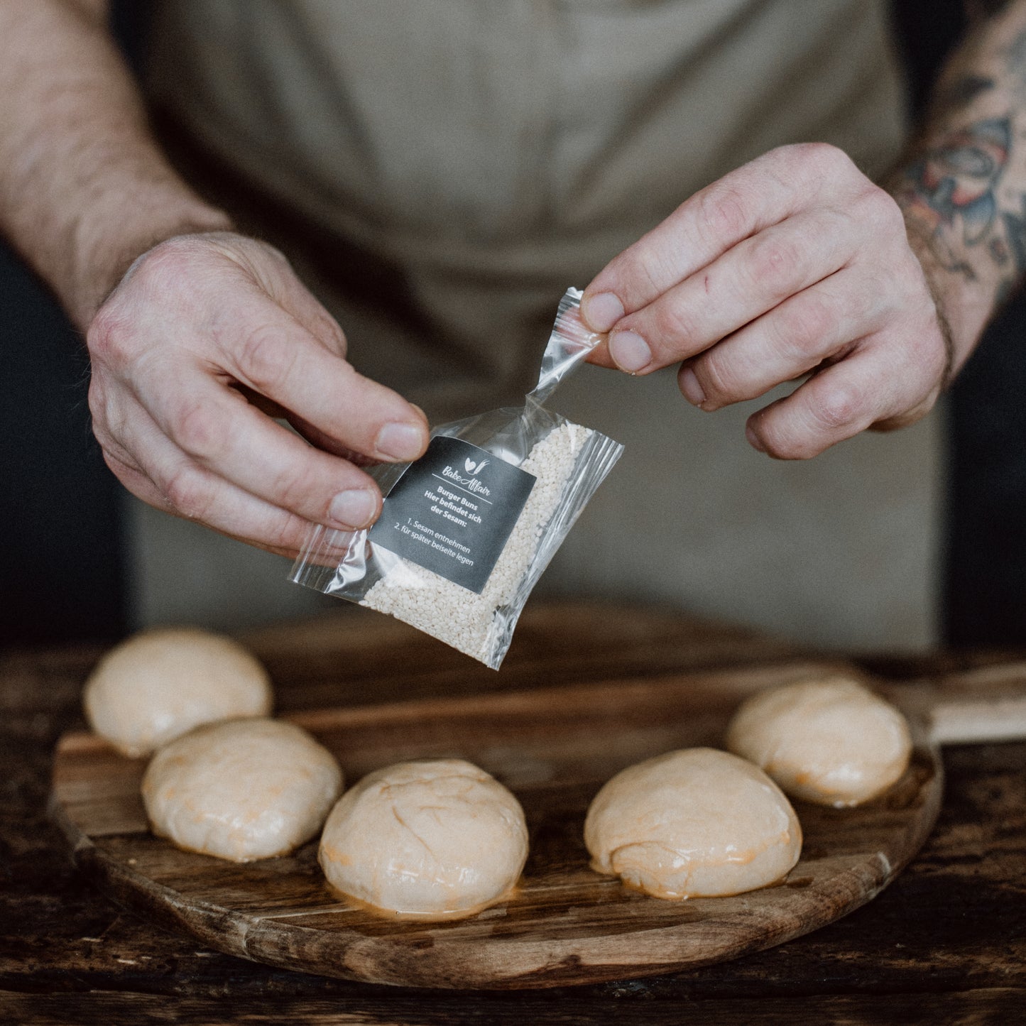 Bakmix för burgarbullar gjorda av briochedeg med sesam