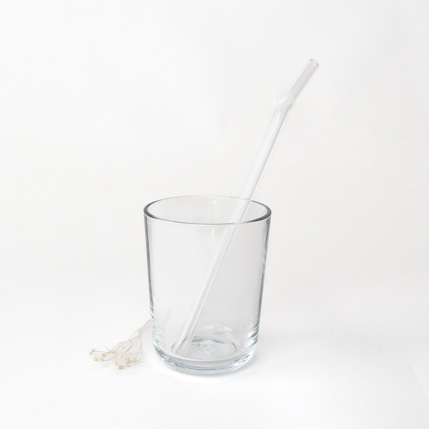 Glasstrohhalme mit weißem Herz