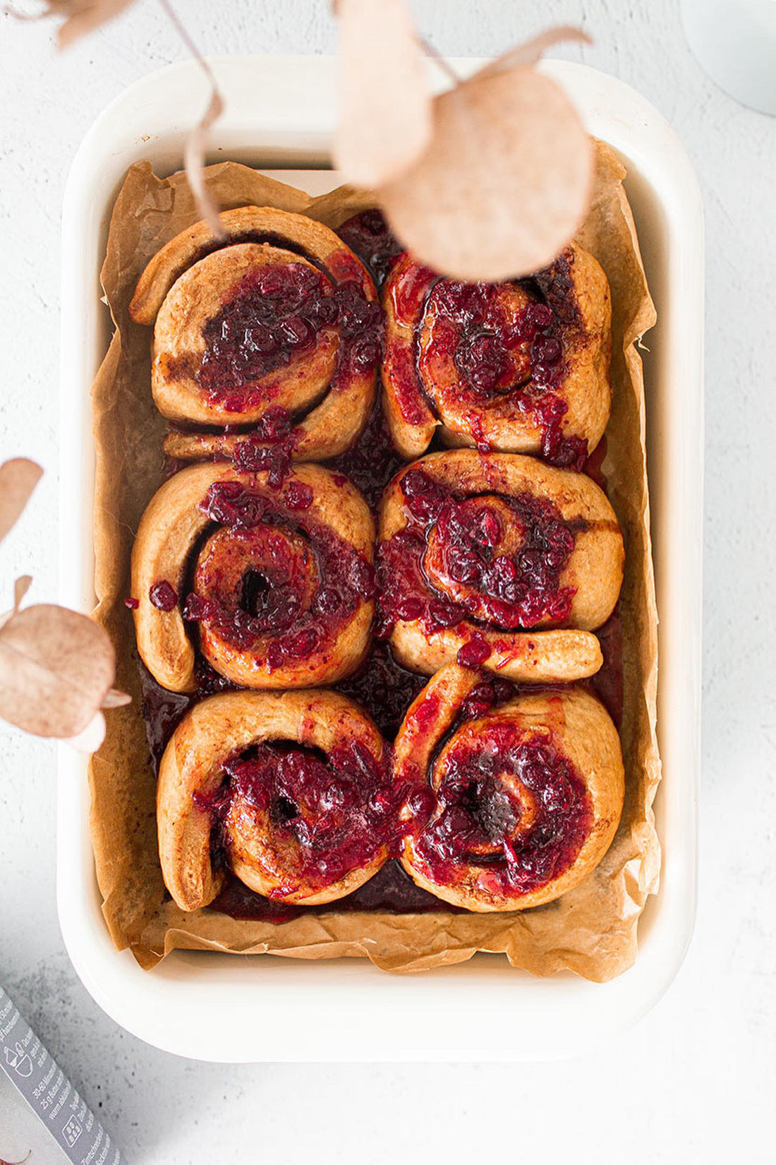 Zimtschnecken mit Cranberryguss