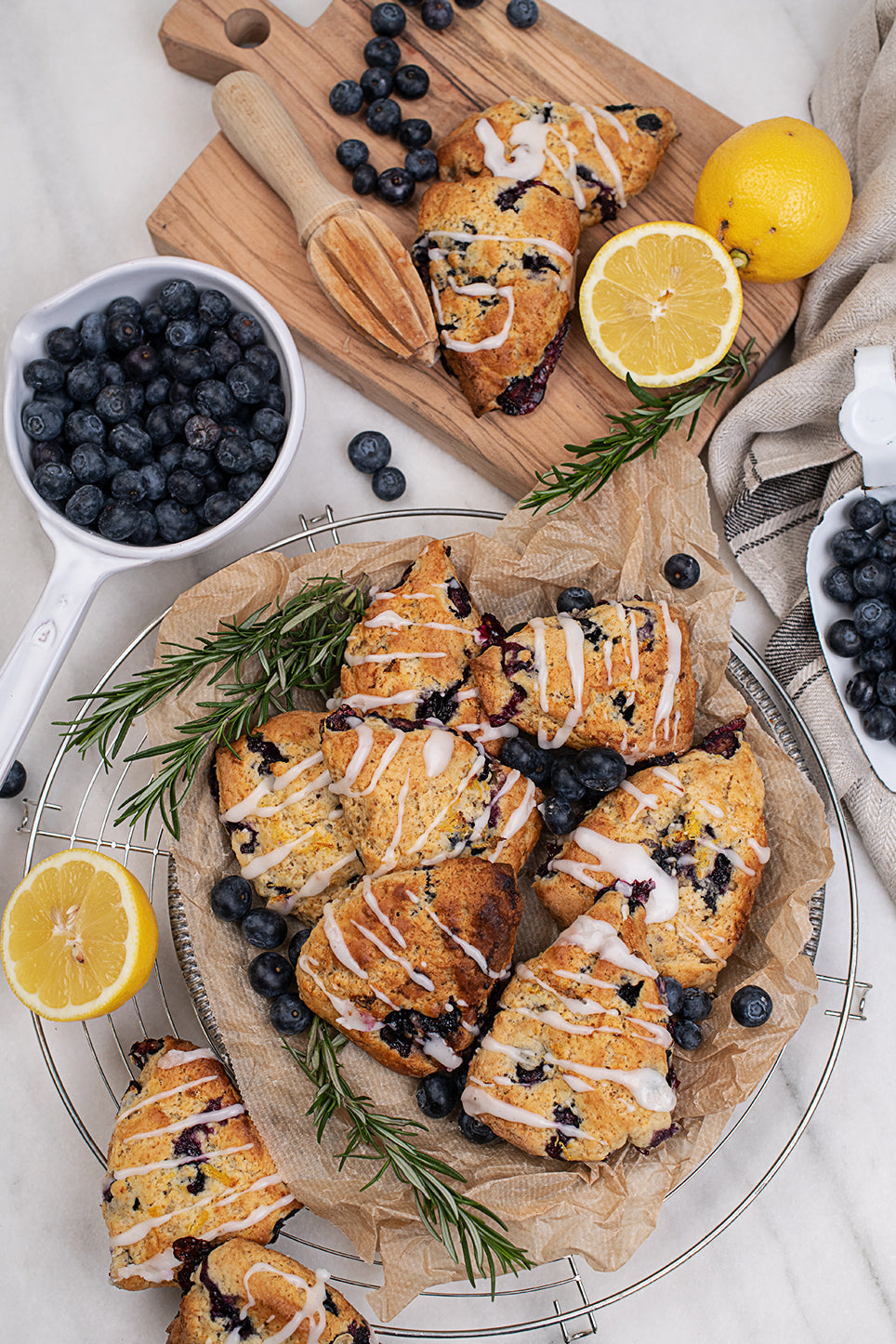 Heidelbeer Scones mit Zitronenglasur