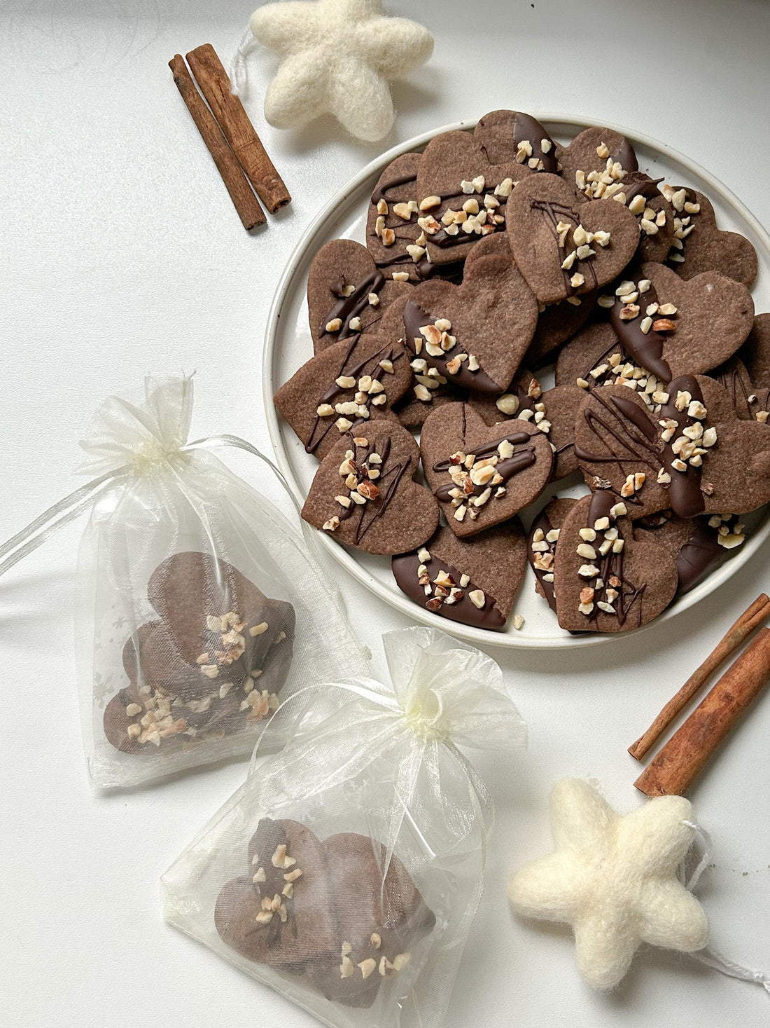 Dunkle Mürbteig-Schoko-Plätzchen