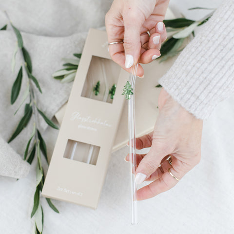 Glasstrohhalme mit Tannenbaum