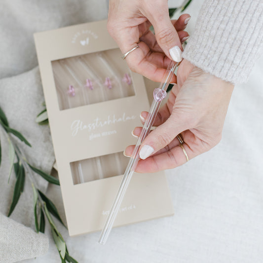 Glasstrohhalme mit rosa Herz