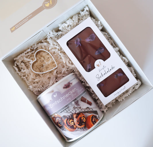 Organic cinnamon roll box with chocolate