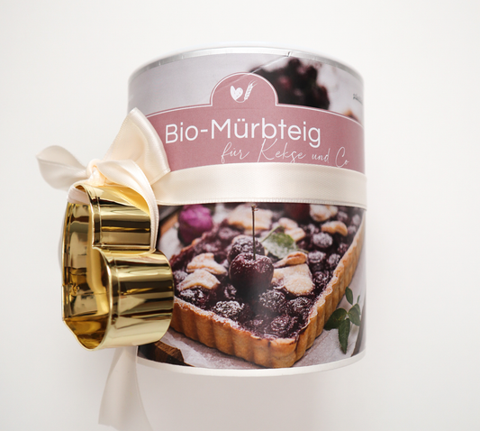 Bio-Mürbteig mit Geschenkschleife & Keksausstecher