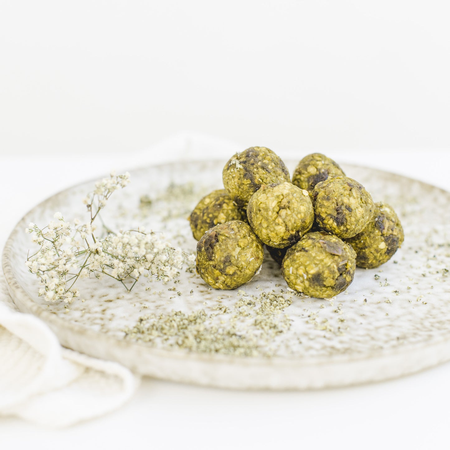 Vitamin Mix Power Balls with Matcha 